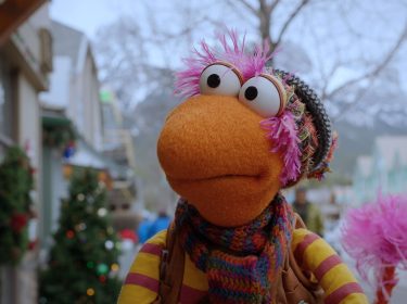 Im Weihnachtsspecial-Artikel siehst du eine Szene aus Die Fraggles: Der erste Schnee. Darauf siehst du Gobo
