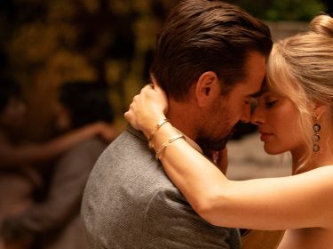 Auf dem Bild aus dem Film A Big Bold Beautiful Journey ist ein Paar in einer Tanzszene zu sehen.