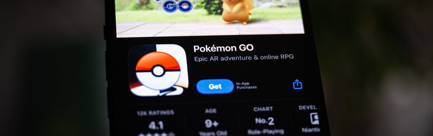 Auf einem iPhone ist die Pokemon-GO-App im App Store zu sehen.