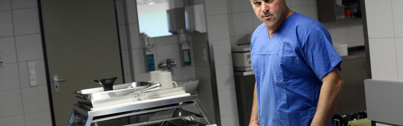 Michael Tsokos am Institut für Rechtsmedizin