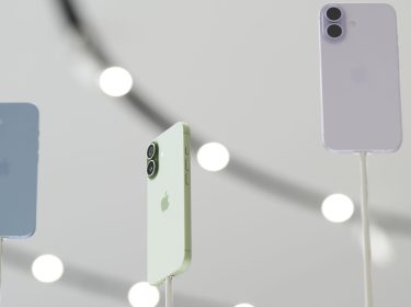 Das iPhone 17 ist in verschiedenen Farben im Apple Park ausgestellt.