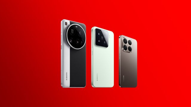 Auf dem Bild sind drei Smartphones von Xiaomi vor rotem Hintergrund zu sehen: links das Xiaomi 15 Ultra mit großer runder Leica-Kameraeinheit, in der Mitte das mintgrüne Xiaomi 15 mit quadratischem Kameramodul, rechts das Xiaomi 15T Pro in Titan-Optik. Alle drei Modelle stehen repräsentativ für das bestes Xiaomi Handy 2025.