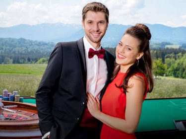 Elias Reichert als Henry Sydow und Katharina Scheuba als Maxi Neubach in 