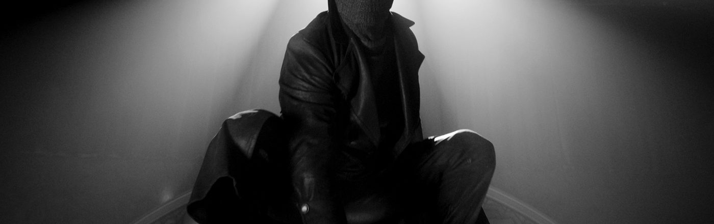 Auf dem Bild in dem Artikel zur Spider Noir-Serie ist der Charakter zu sehen.