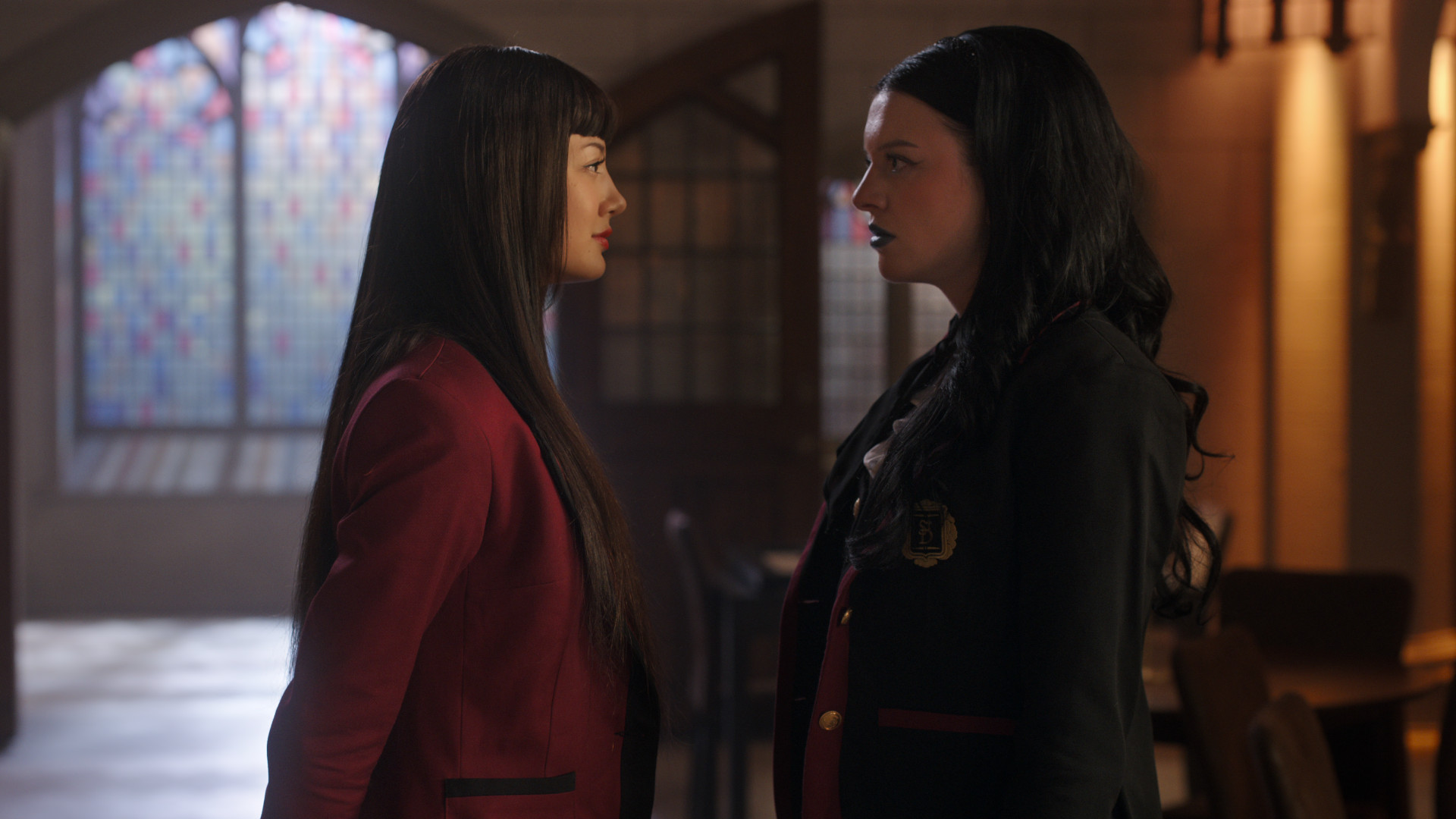 Miku Martineau und Clara Alexandrova in Bet bei Netflix