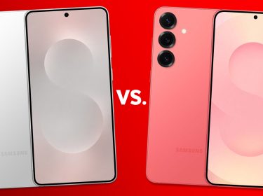 Galaxy S25 Edge ist neben dem S25+ zu sehen.