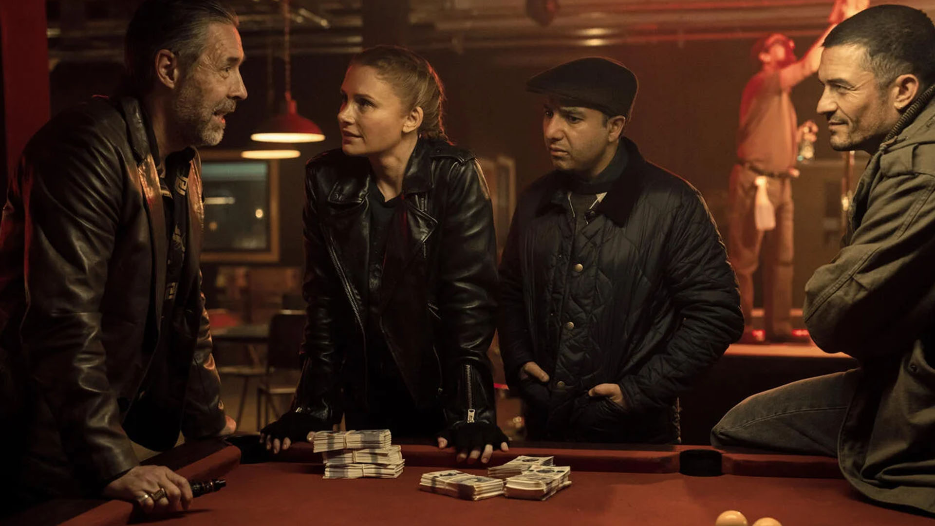Paddy Considine und Bryce Dallas Howald in Deep Cover