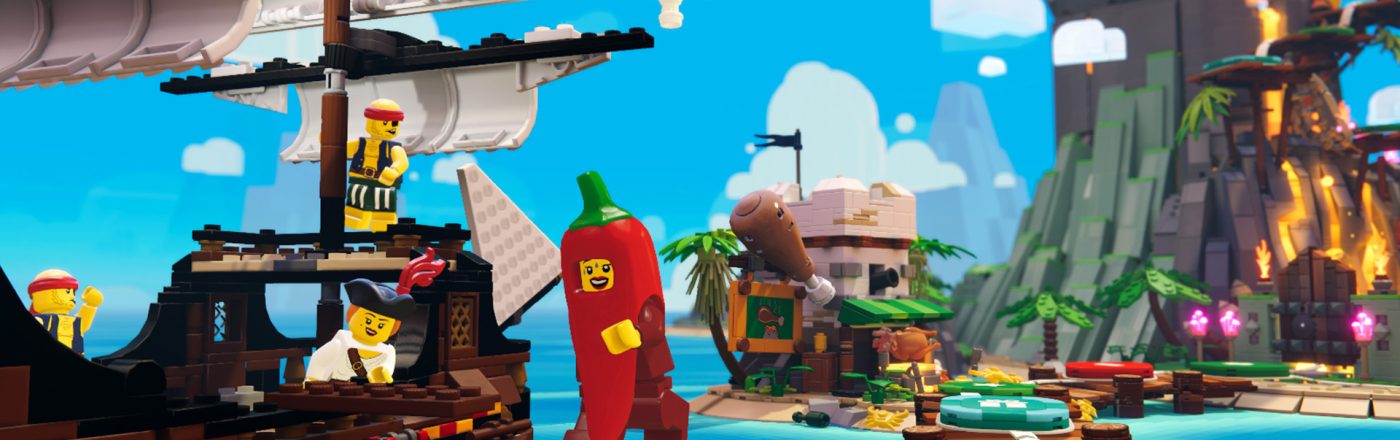 Szene aus LEGO Party!: Eine LEGO-Figur im Chilikostüm läuft über ein buntes Spielbrett. Links liegt ein großes Piratenschiff mit Figuren an Bord. Im Hintergrund sind ein Vulkan und Pflanzen zu sehen.