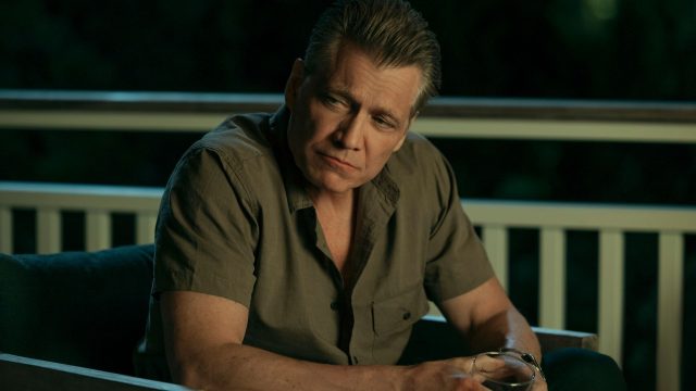 Holt McCallany als Harlan Buckley in einer Szene von "The Waterfront".