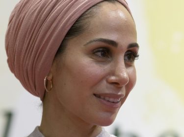 Tahereh Mafi 2023 beim Turin Book Fair.