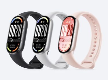 Das Xiaomi Smart Band 10 in den Farben Schwarz, Silber und Rosa.