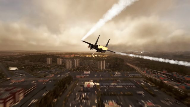 Ein Flugzeug stürzt in „Broken Arrow“ über einer Stadt ab.