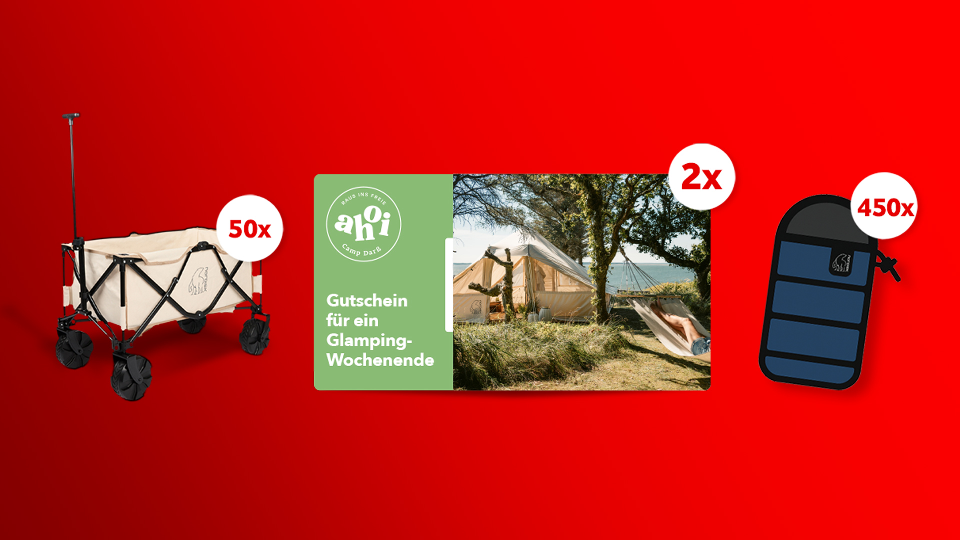 Das Bild zur GO Real Life-Kampagne zeigt drei Gewinne vor rotem Hintergrund: einen faltbaren Bollerwagen von Nordisk (50x), einen Gutschein für ein Glamping-Wochenende im Ahoi Camp Darß (2x) und eine gepolsterte blaue Handyhülle von Nordisk (450x). Die Szene vermittelt Outdoor-Lifestyle und hochwertige Ausstattung.