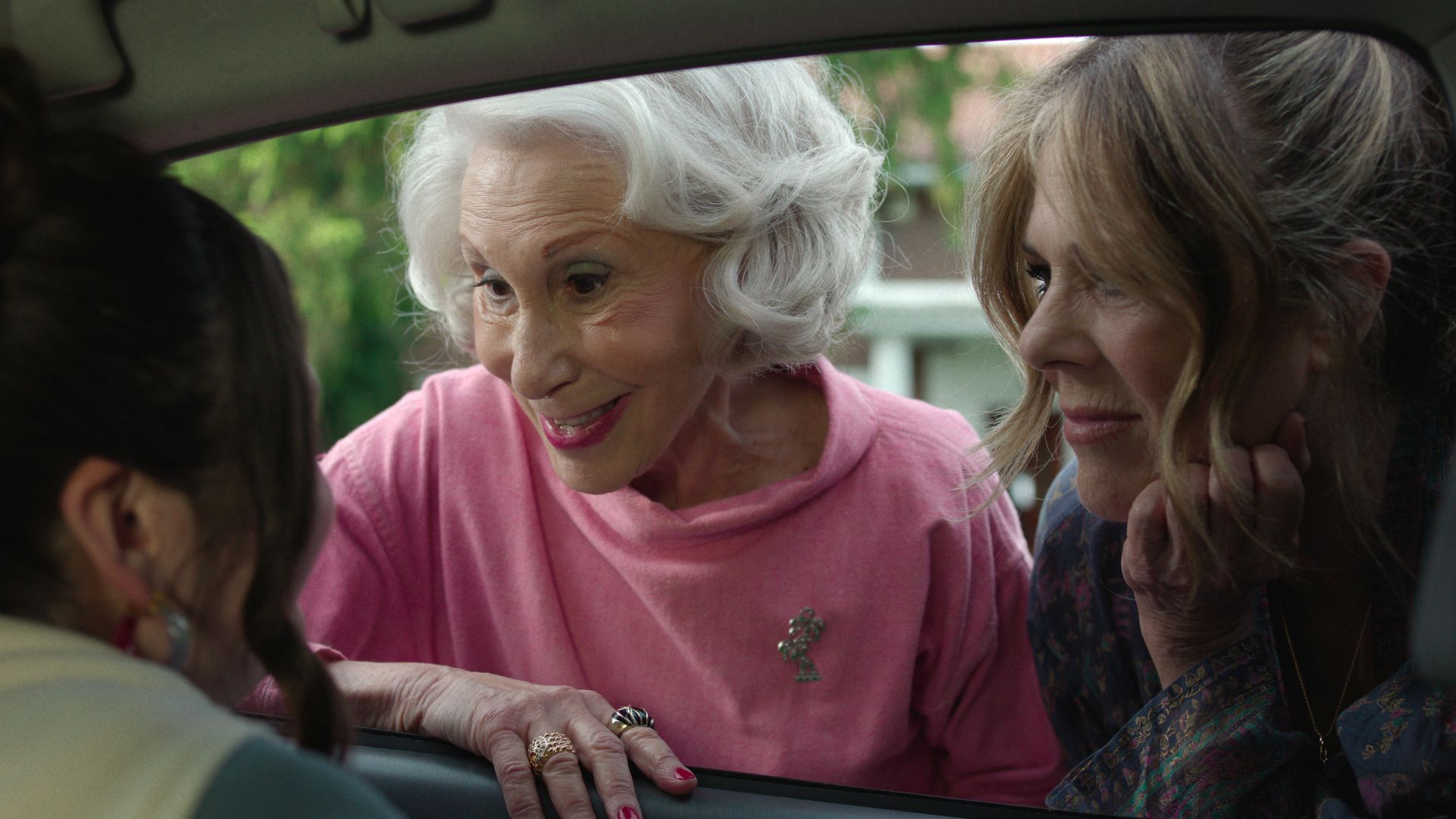 Rita Wilson und Rhea Perlman in Too Much