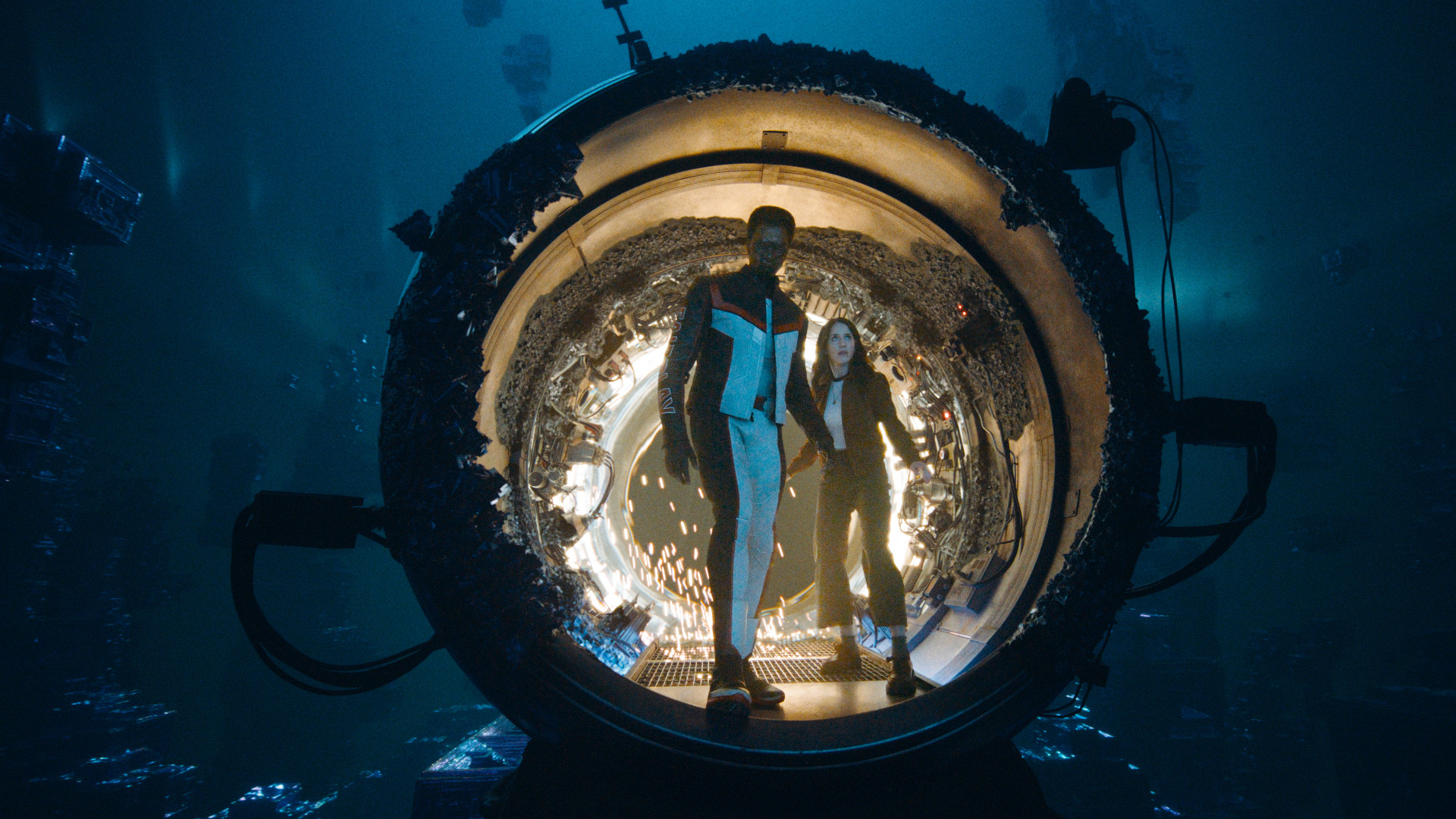 Rachel Brosnahan und Edi Gathegi in Superman (2025)