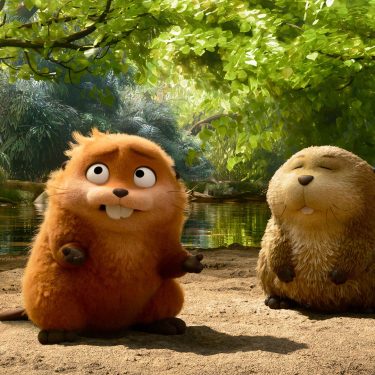 In dieser Szene aus dem neuen Pixar-Film Hoppers sitzen zwei pelzige Nagetiere mit großen Schneidezähnen nebeneinander. Links blickt das orangefarbene Tier überrascht nach oben, während das beige Tier rechts mit geschlossenen Augen entspannt wirkt.