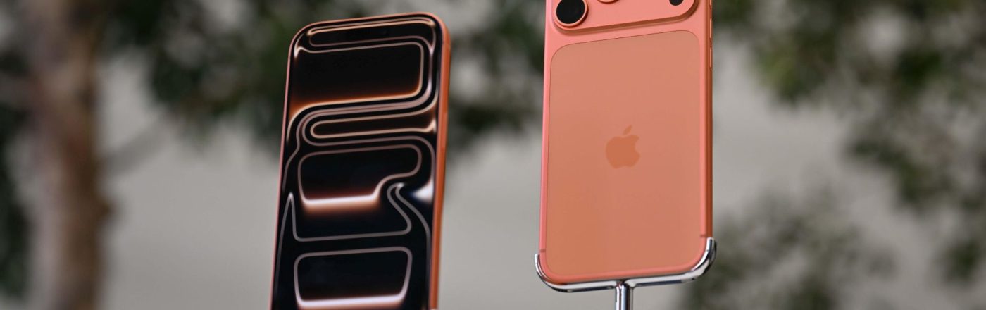 Das iPhone 17 Pro Max ist in einem Apple Store in Orange ausgestellt.