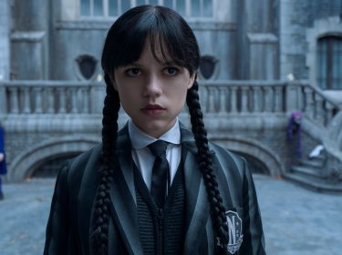 Jenna Ortega als Wednesday in Staffel 2 von 