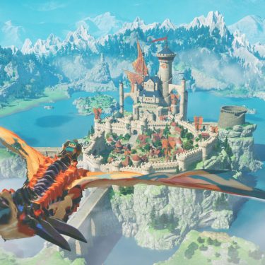 In dieser Szene aus Monster Hunter Stories 3 fliegt ein Reiter auf einem feurig gefärbten Rathalos über die mittelalterlich anmutende Stadt Azuria, die auf einem Felsplateau zwischen Seen und Bergen liegt. Die imposante Burg im Zentrum ist von roten Bannern geschmückt. Die Stimmung wirkt abenteuerlich und fantasievoll