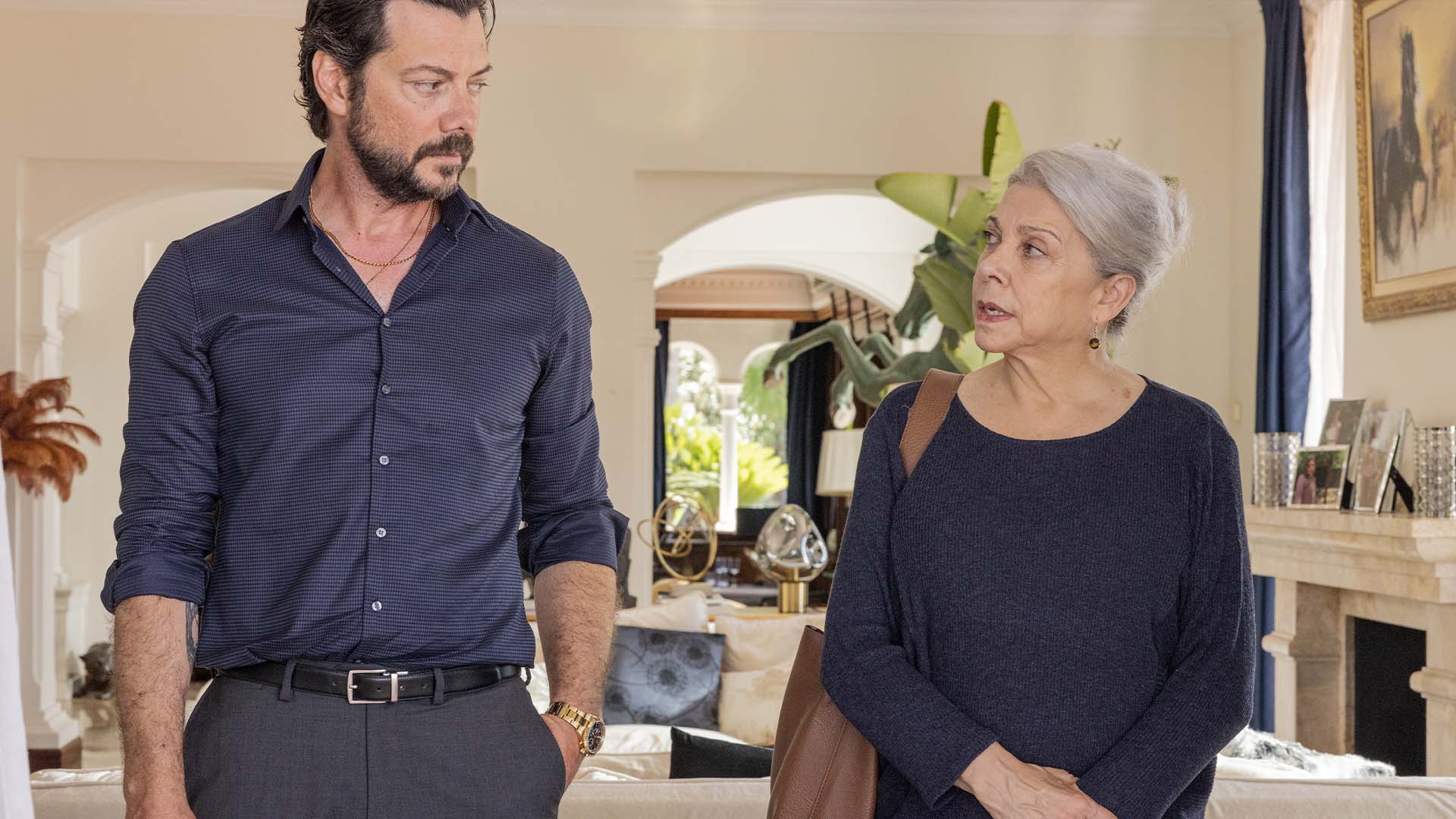 Álvaro Morte und Kiti Mánver in Zwei Gräber