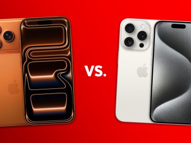 iPhone 17 Pro und iPhone 15 Pro sind nebeneinander aufgestellt.