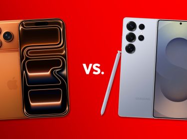 iPhone 17 Pro Max und Galaxy S25 Ultra sind nebeneinander zu sehen.