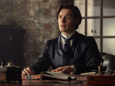 Louis Partridge in Hpuse of Guinness