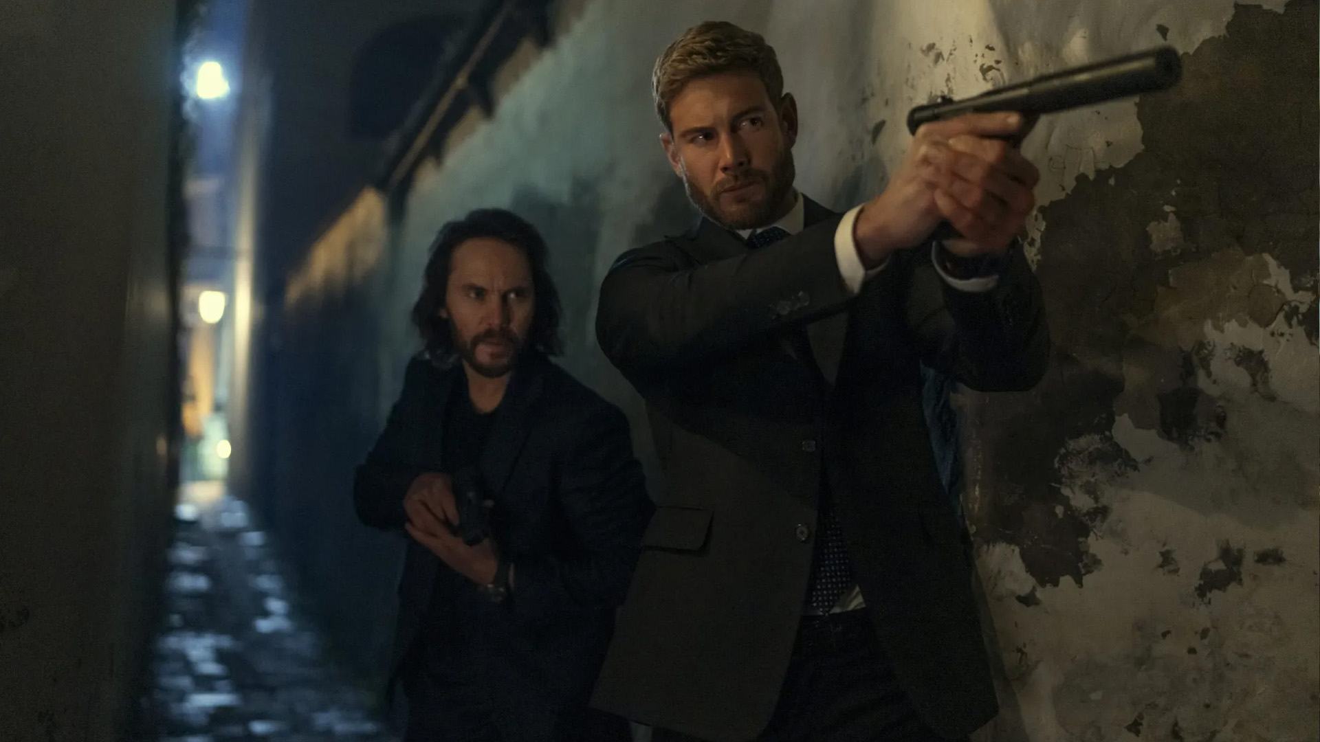 Tom Hopper und Taylor Kitsch in The Terminal List: Dark Wolf