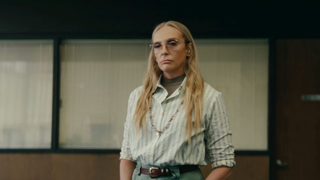 Toni Collette als Evelyn Wade in einer Episode von "Wayward".