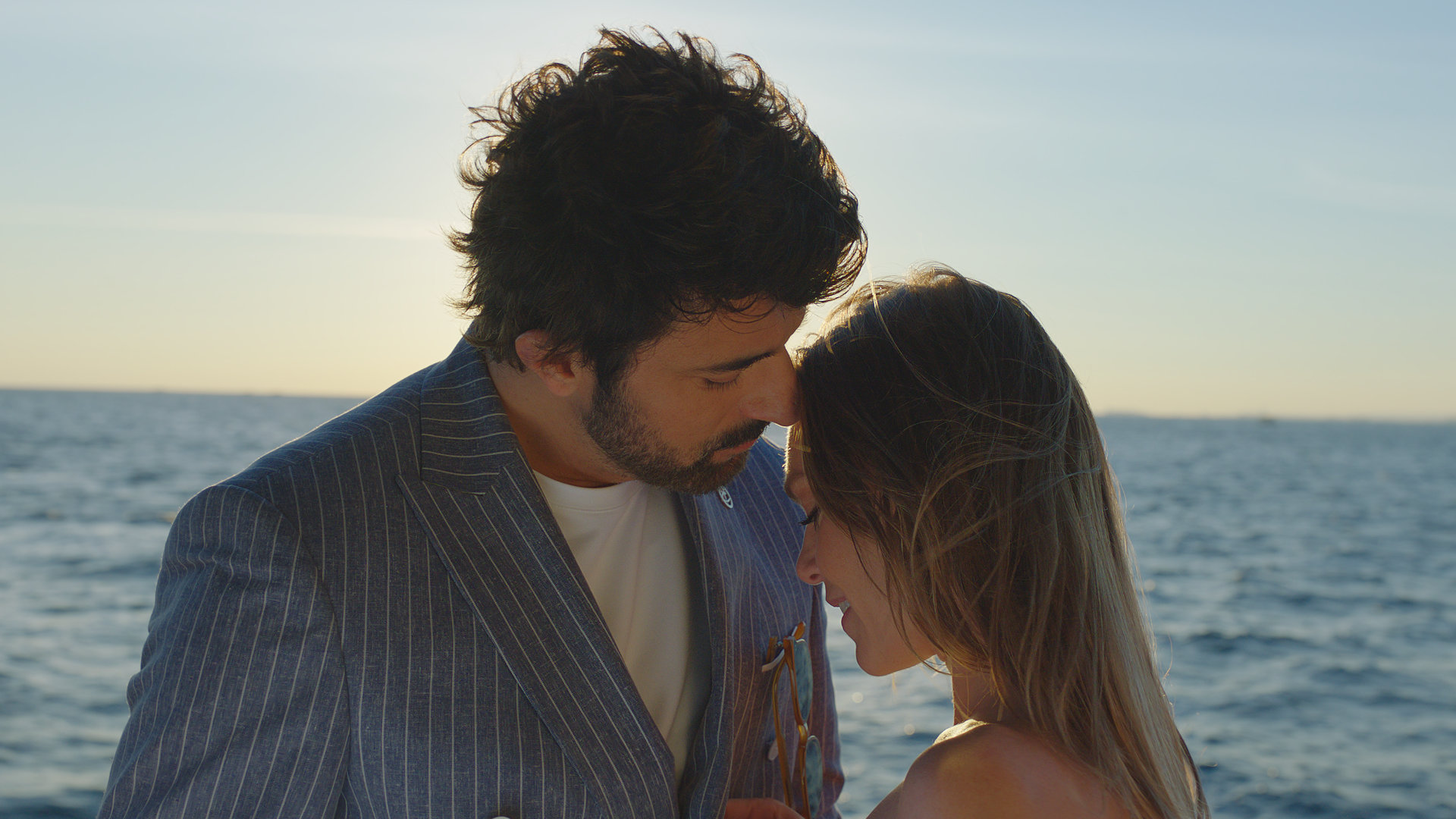 Engin Akyürek und Asli Enver in Altes Geld, neue Liebe: