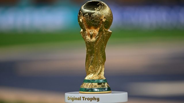 Der goldene Pokal der Fußball-WM 2022.