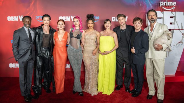 Die Besetzung von Gen V Staffel 2 auf dem roten Teppich bei der Staffel-Premiere.