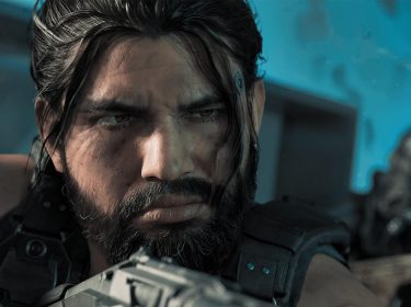 Ein Charakter aus dem Spiel „Call of Duty: Black Ops 7“ schaut in die Kamera.