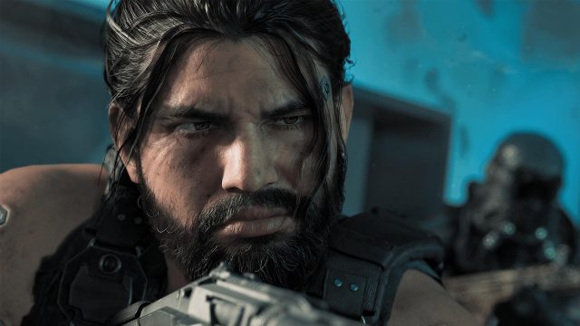 Ein Charakter aus dem Spiel „Call of Duty: Black Ops 7“ schaut in die Kamera.