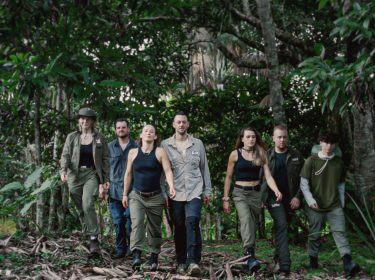 Der Cast von 7 vs Wild im Gruppenfoto.