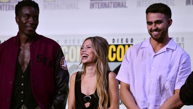 Karim Diane, Bella Shepard und George Hawkins (von links) bei einem Panel für "Star Trek: Starfleet Academy" auf der Comic-Con International am 26. Juli 2025 in San Diego.