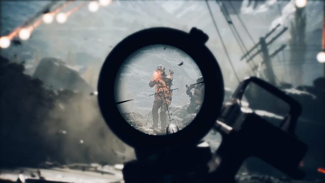 Ein:e Spieler:in beobachtet eine Person im Zielfernrohr einer Waffe.