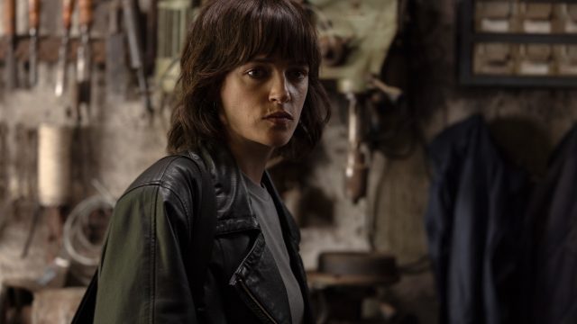 Szenenbild aus dem Netflix-Film Kämpferin im Untergrund