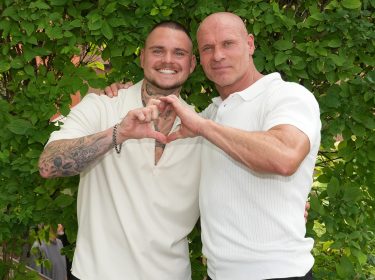 Auf dem Bild zur Sendung Prominent verwandt sind die ersten Kandidaten Nico und Thorsten Legat zu sehen.