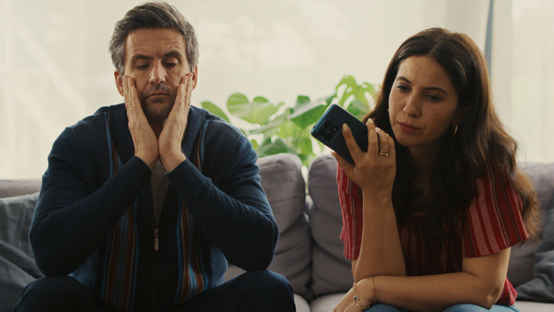 Tom Beck und Chryssanthi Kavazi in the other gAIrl