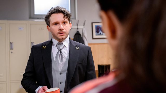 Fritz unterhält sich mit Lale.