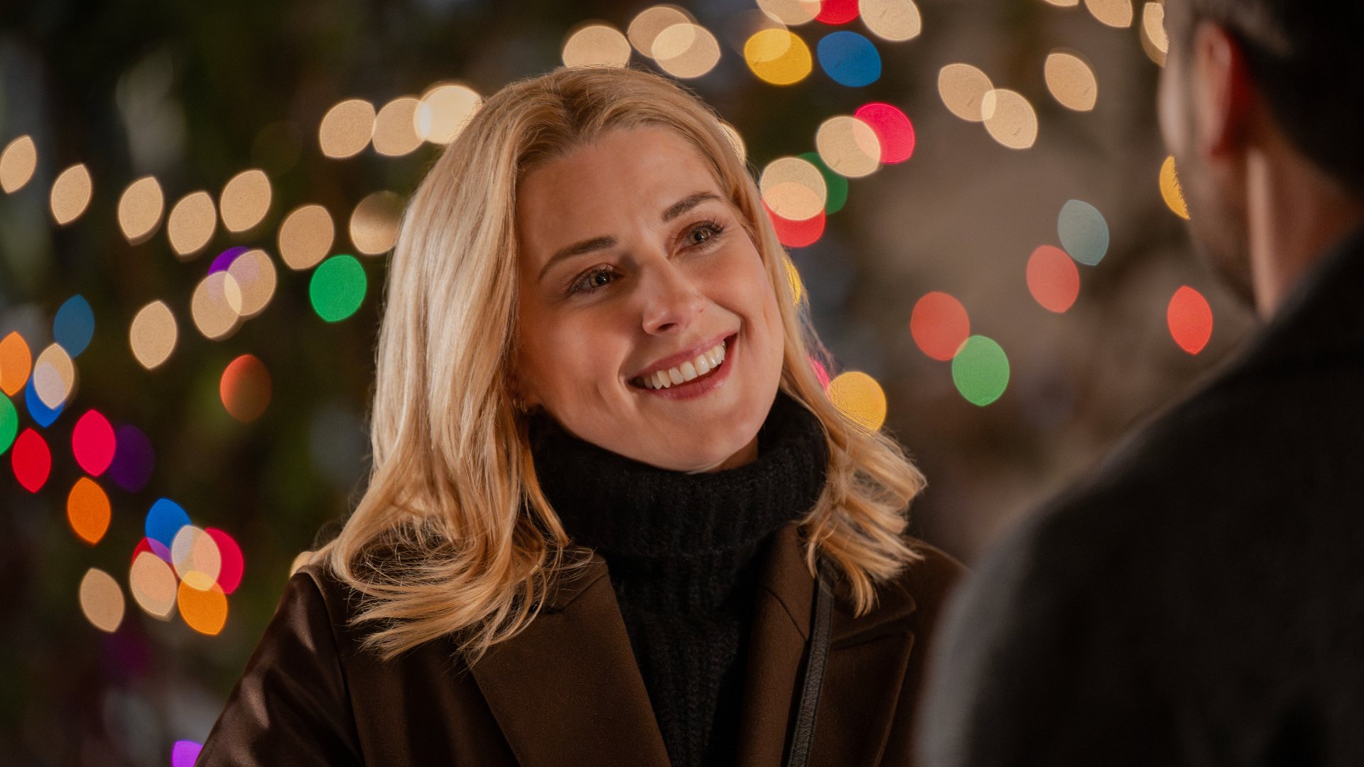 Alexandra Breckenridge und Ryan Eggold in My Secret Santa