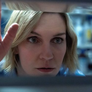 Rhea Seehorn in einer Szene der Serie 