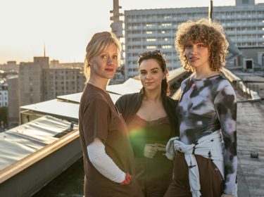 Anna Schudt, Mariam Hage und Lydia Lehmann posieren für die Serie 