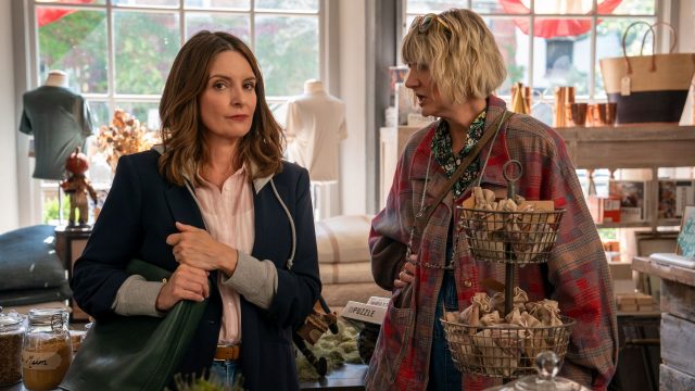 Tina Fey als Kate und Kerri Kenney als Anne unterhalten sich in einer Szene von "The Four Seasons"