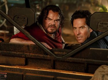 Jack Black und Paul Rudd schauen in einer Szene von 