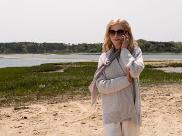 Nicole Kidman telefoniert in einer Szene von 