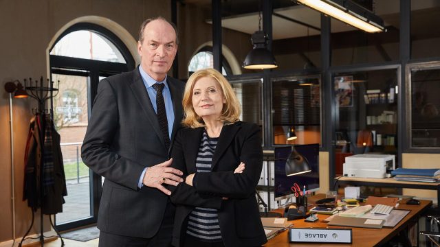 Herbert Knaup und Sabine Postel aus der TV-Serie „Die Kanzlei“.
