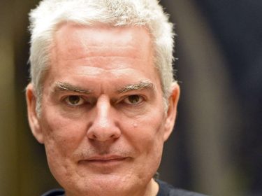 Porträtaufnahme von Schriftsteller Dirk Dobbrow alias Max Bentow