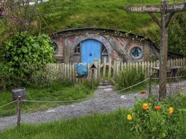 Blick auf den Hobbingen-Drehort in Matamata in Neuseeland.